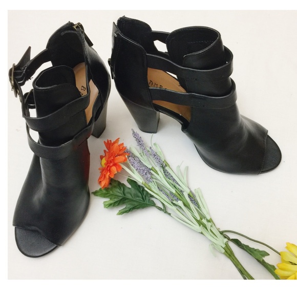 BAMBOO Shoes - NWOT BAMBOO chunky heel peep-toe shoe boot